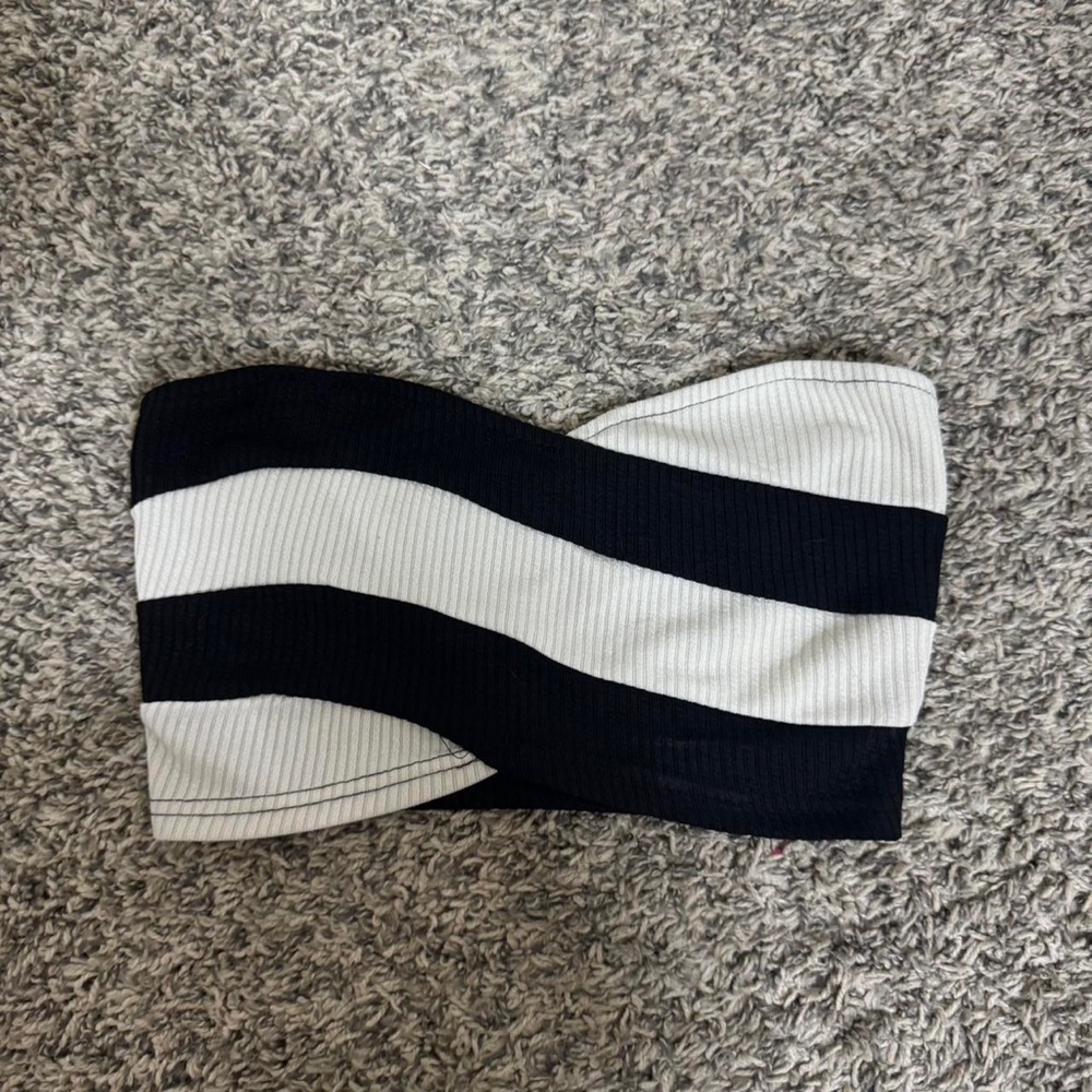 Women's White and Black Crop-top